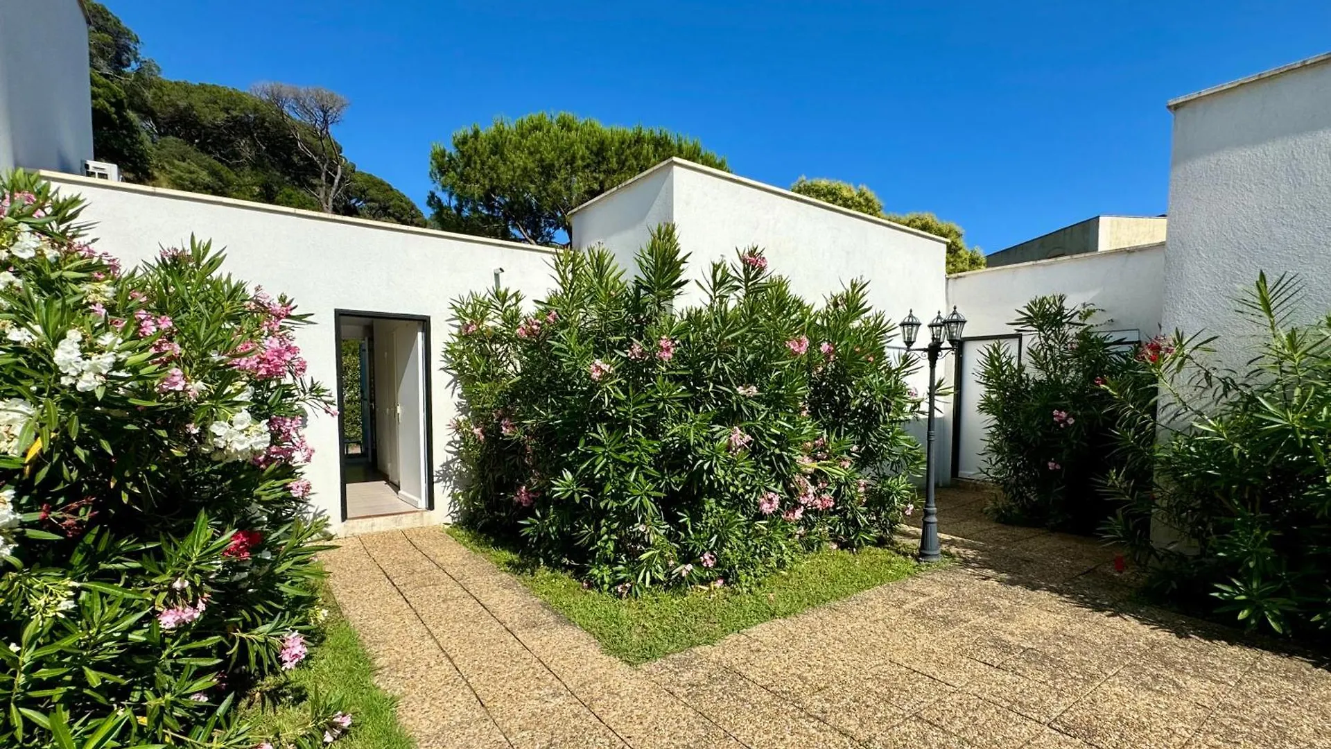 Beach Cannes Bungalows Le Cannet 0*,